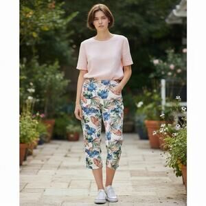 CHICO'S Size 2P(US 12P) Tropical Print Stretch 2-Button Capri Pants